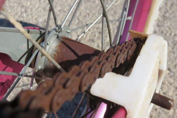 heavy rust buildup on a bike chain due to lack of care